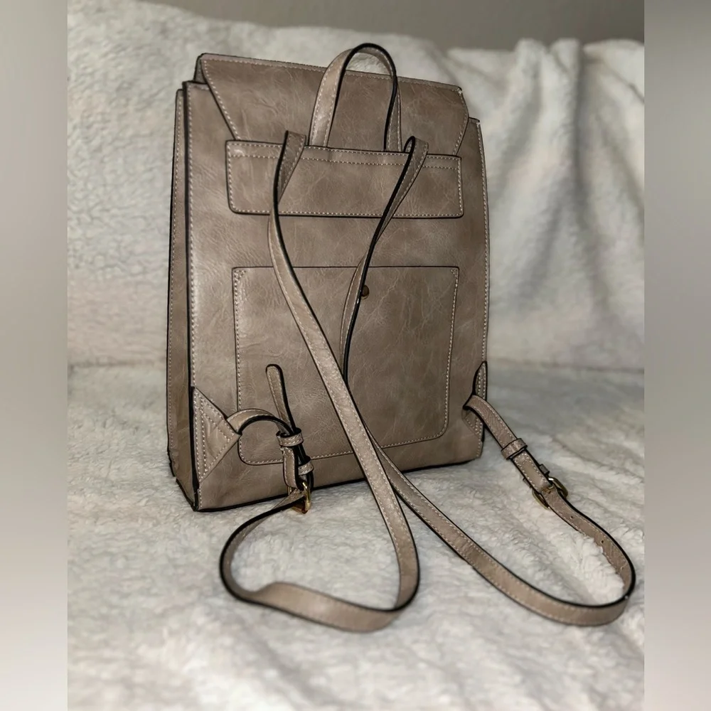 Jen & Co Women’s Grey Distressed Backpack - Picture 2 of 3